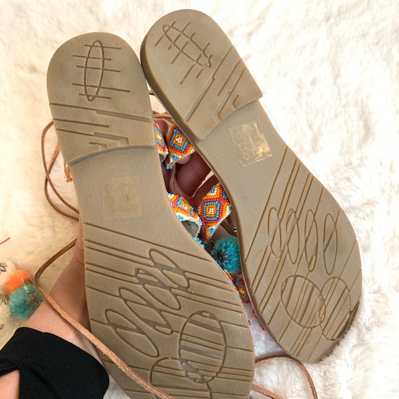 NEW Chinese Laundry Boho Sandals Gladiator wrap around Pom Pom tan Size 9 - Picture 4 of 4